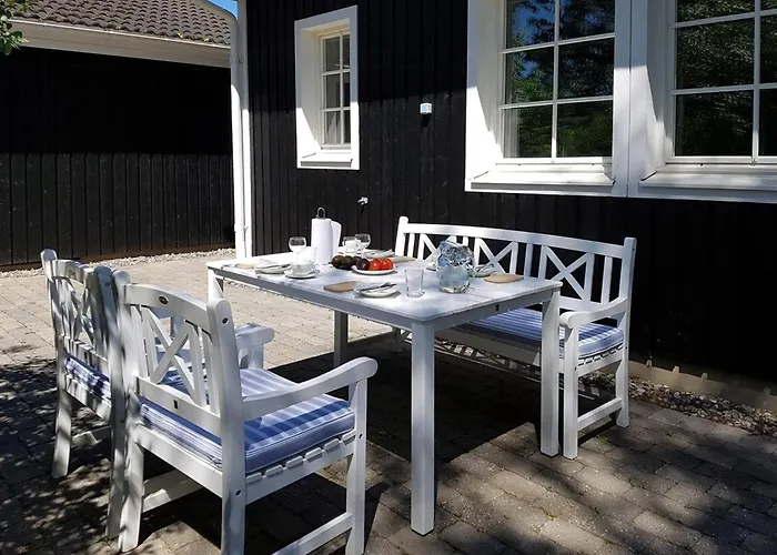 Bright Summer House Near Hyllingebjerg *